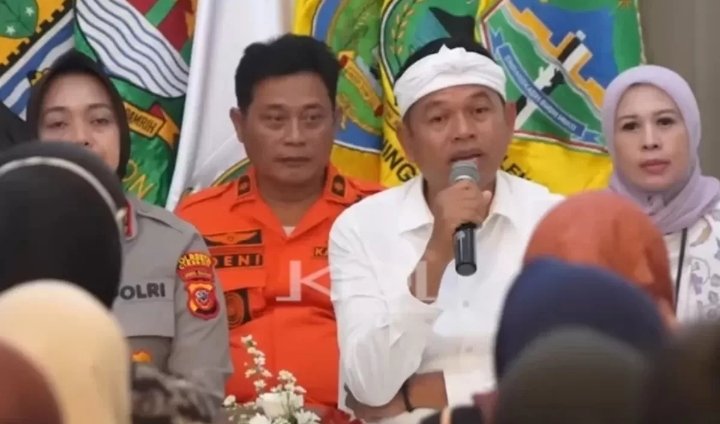Gubernur Jawa Barat Dedi Mulyadi Tampung Keluh Kesah Istri PHL di Kabupaten Bekasi Soal Gaji Lama Cairnya, Langsung Sampaikan ke Bupati