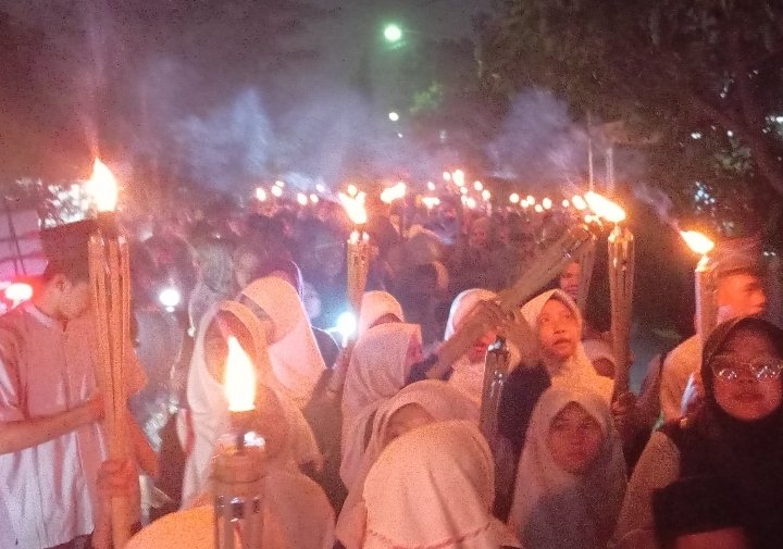 Warga Babakan Cianjur Cicendo Kota Bandung Gelar Pawai Obor Sambut Tahun Baru Islam
