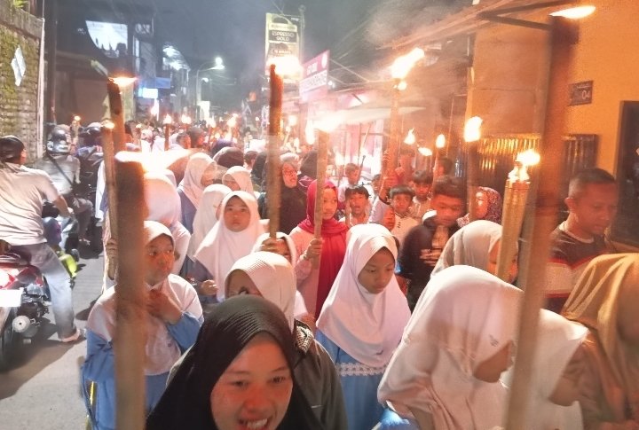 Warga Babakan Cianjur Cicendo Kota Bandung Gelar Pawai Obor Sambut Tahun Baru Islam