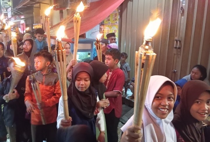 Warga Babakan Cianjur Cicendo Kota Bandung Gelar Pawai Obor Sambut Tahun Baru Islam