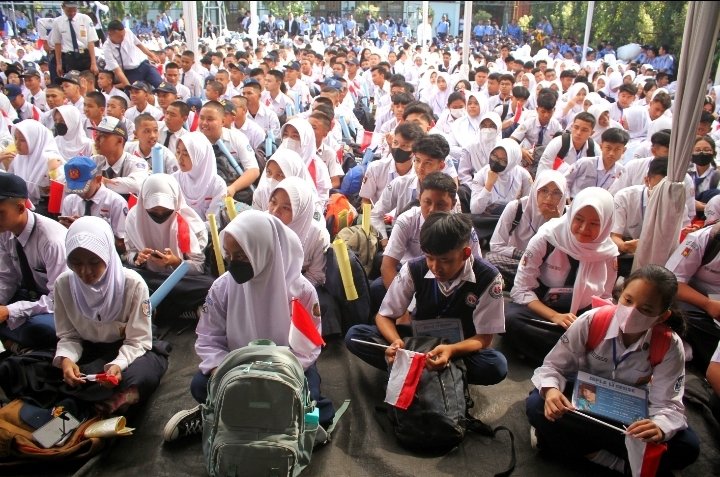 Ketua Umum PGRI, Unifah Rosyidi Dukung Kembalinya Penjurusan IPA, IPS, dan Bahasa di SMA