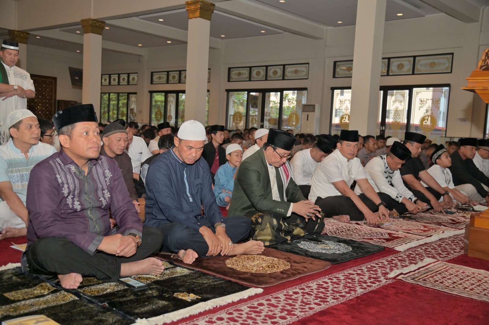 Kapolda Jabar dan Masyarakat Shalat Idul Adha 1446 H di Masjid Al Amman, Jaga Semangat Kebersamaan Serta Berbagi