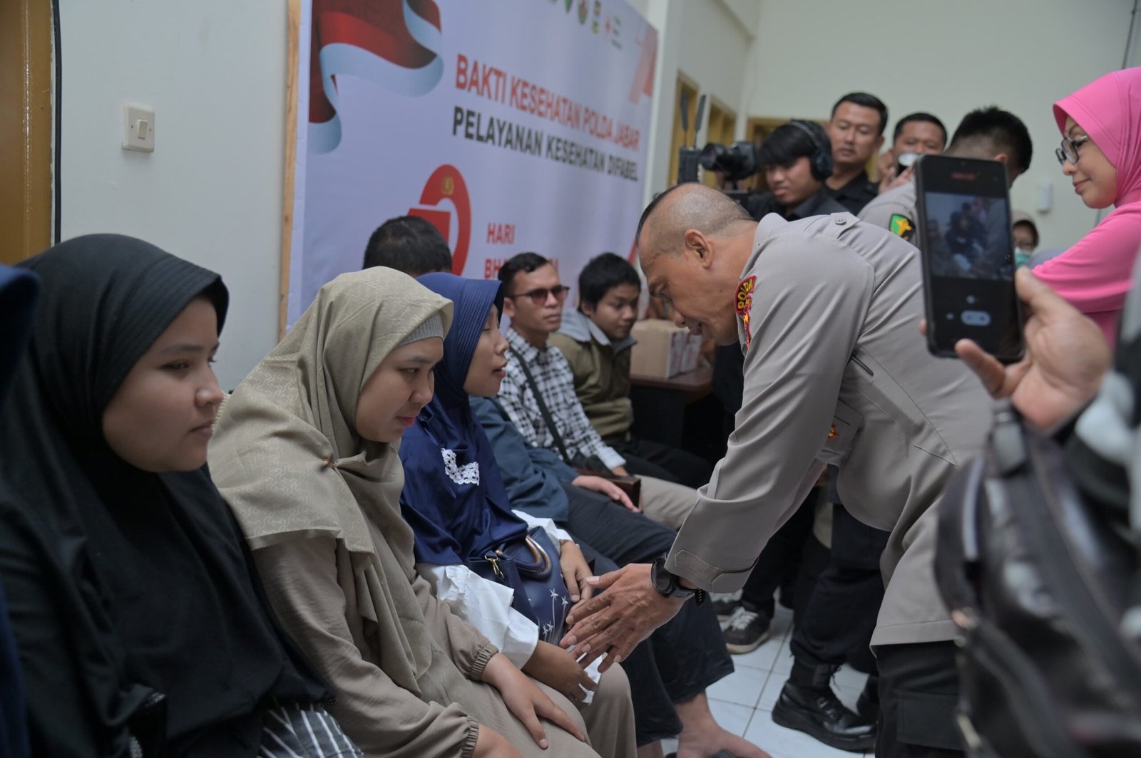 Polda Jabar Gelar Bakti Kesehatan Massal di Lembang, Ribuan Warga Terlayani dalam Peringatan Hari Bhayangkara ke-79