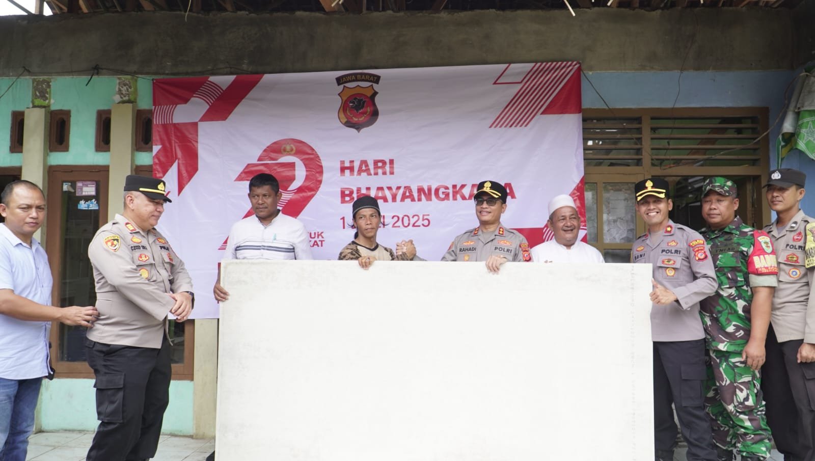 Hari Bhayangkara ke-79, Polda Jabar Gelar Bakti Sosial Bedah Rumah
