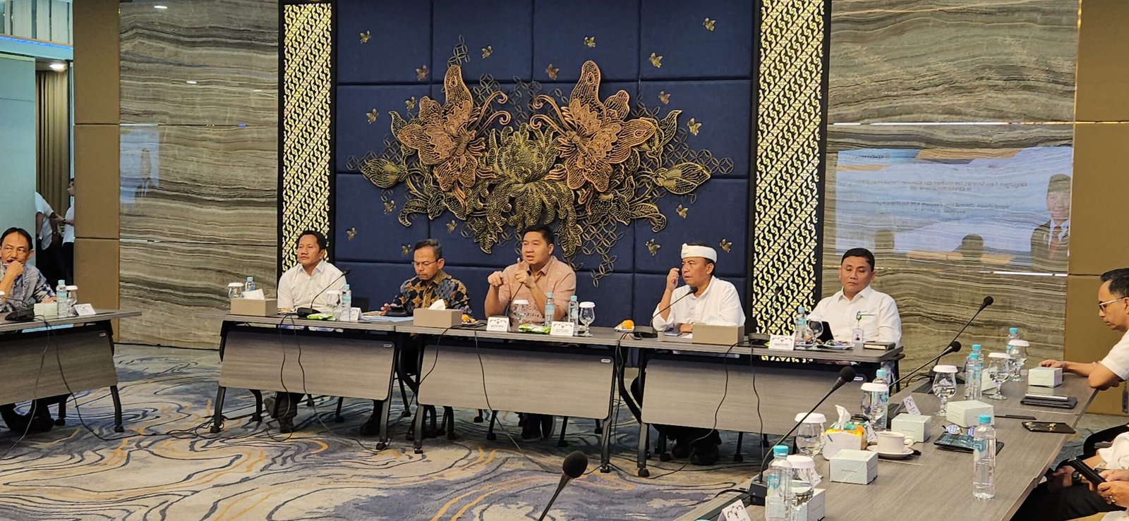 Menteri PKP Minta Target Capaian Penyaluran FLPP di Jabar Ditingkatkan Saat Kunjungi Kantor Pusat Bank BJB di Bandung