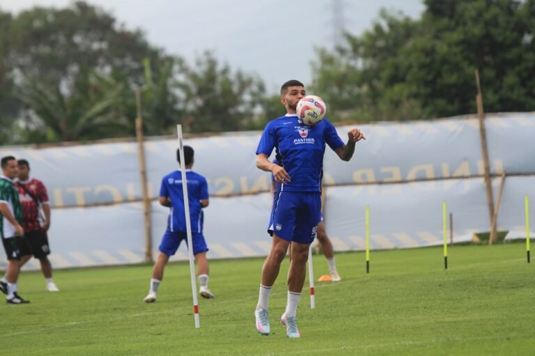 Pemain Anyar Persib Bandung Tak Sabar Main di Hadapan Bobotoh