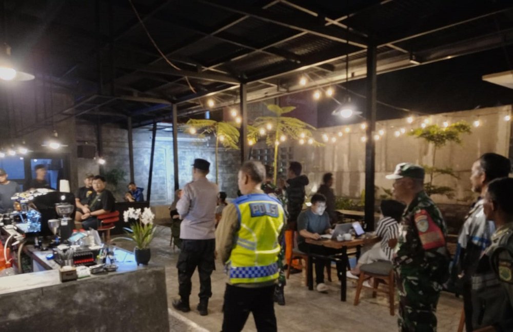 Ausgangssperre für Schüler beginnt, Gemeinsames Team in Subang startet Patrouille, zielt auf Läden und Cafés