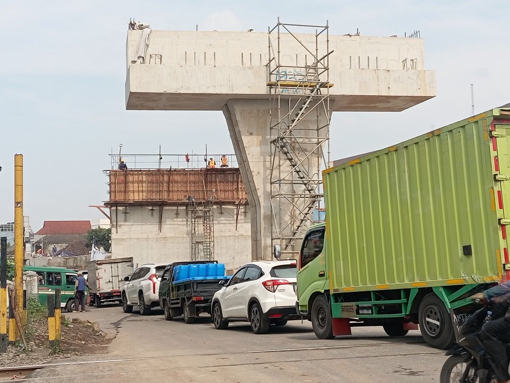 Warga Keluhkan Macet di Kawasan Pembangunan Flyover Nurtanio Kota Bandung