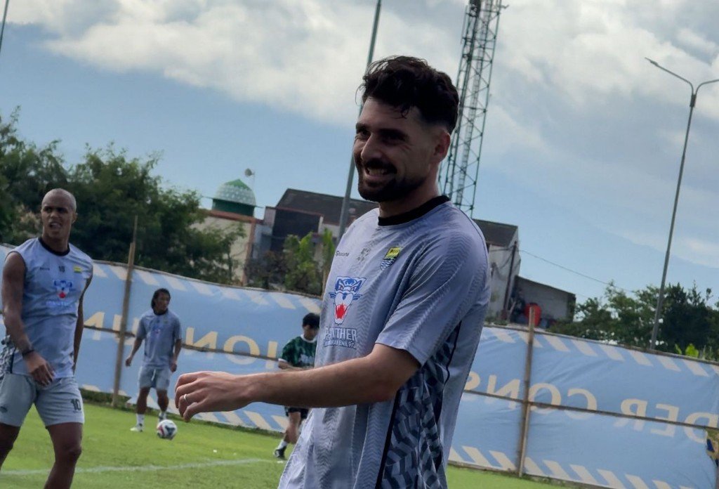 Bek Persib Bandung Frans Putros Kirim Pesan Keras, Waktunya Bangkit dan Menang!