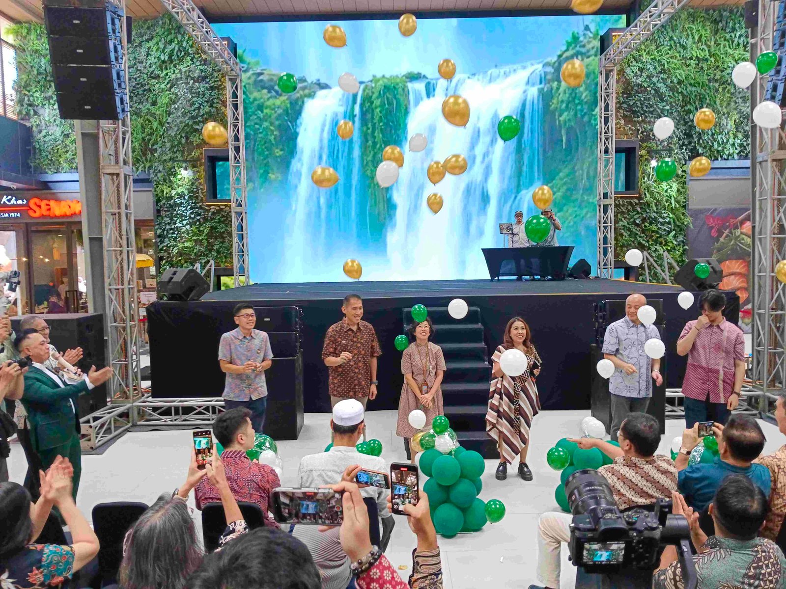 Hejo Square Kawasan Baru di Kota Baru Parahyangan