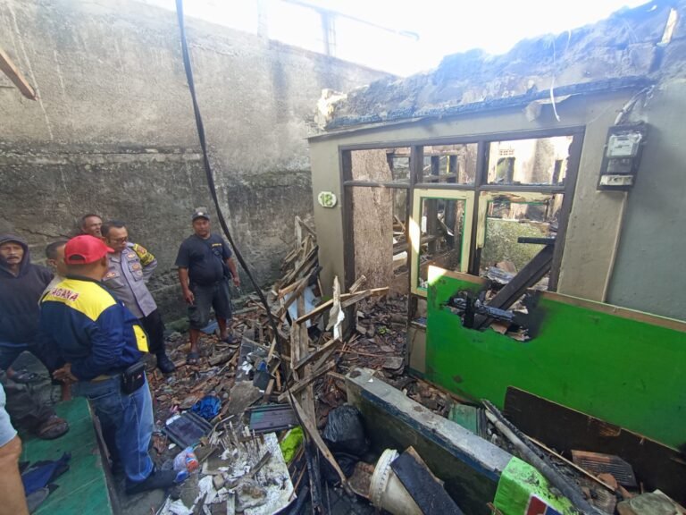 Tiga Rumah di Kota Cimahi Terbakar 