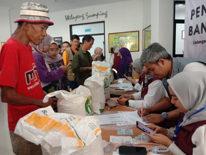 Bantuan Pangan Beras Disalurkan Serentak di Kota Bandung, Upaya Wujudkan Ketahanan Pangan