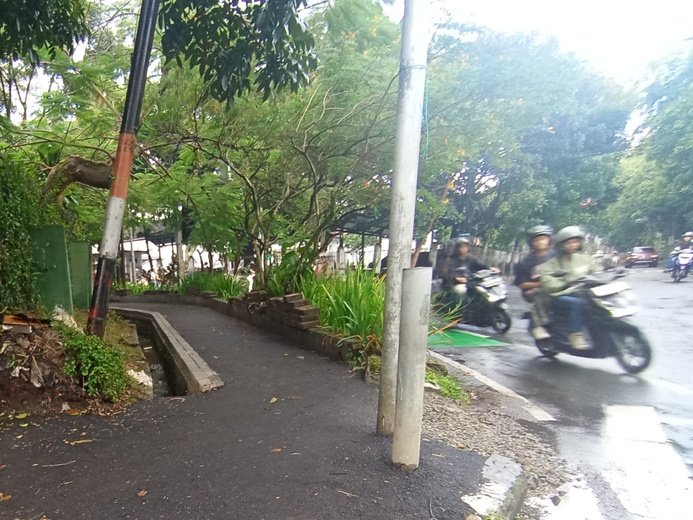 Eksperimen Trotoar Beraspal demi Akses Inklusif dan Nyaman di Kota Bandung