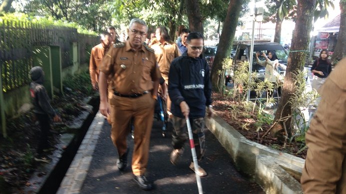 Laboratorium Kota, Uji Trotoar Ramah Disabilitas di Taman Lalu Lintas Bandung