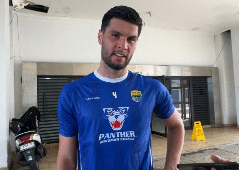 Bek Asing Julio Cesar Puji Suasana Bandung dan Atmosfer Stadion