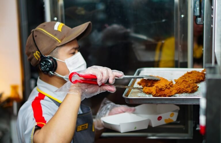 McDonald’s Indonesia Edukasi Keamanan Pangan dari Dapur Restoran ke Rumah