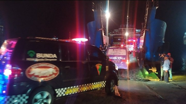 Enam Jenazah Penumpang Kapal Tunu Pratama Jaya Dipulangkan