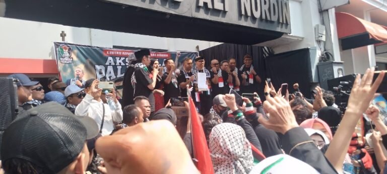 Ribuan Peserta Ramaikan Aksi Damai Lintas Advokat – Lintas Agama Bela Palestina