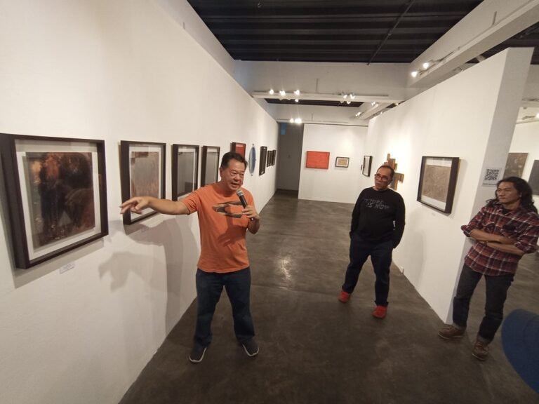 Iswanto Soerjanto Suguhkan Pameran Seni Lukisan Abstrak Meditatif ‘Purnama (dan) Tilem’
