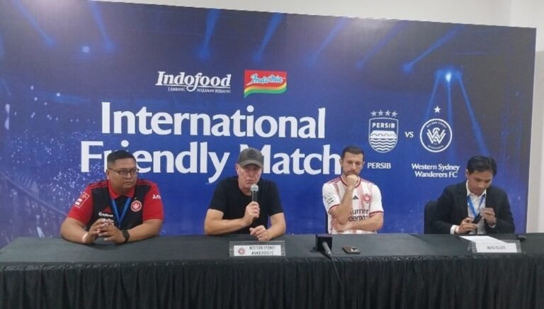 GBLA Penuh Energi! Pelatih Western Sydney Puji Atmosfer dan Pemain Lokal Indonesia