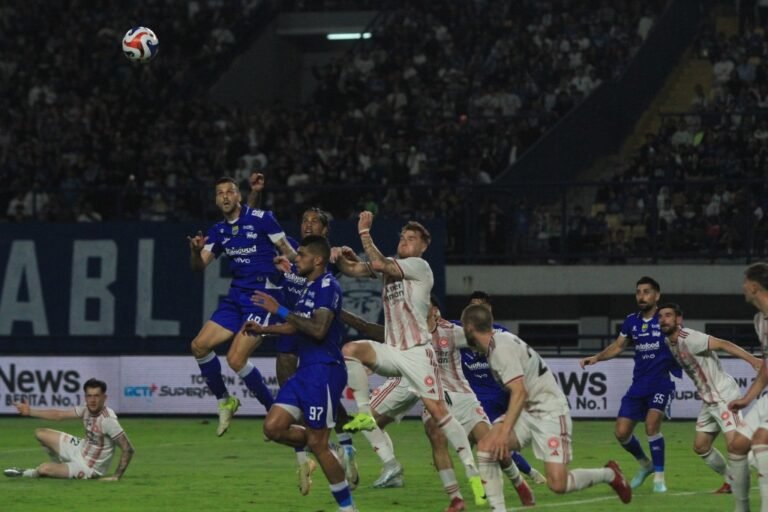 Patricio Matricardi Ungkap Rahasia Tembok Baja Persib Bandung Bareng Julio Cesar!