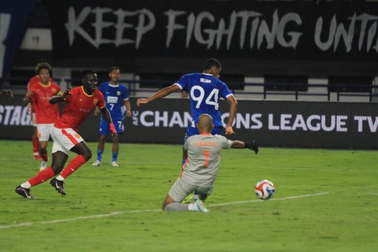 Menang 2-1, Persib Bandung Belum Puaskan Bojan Hodak