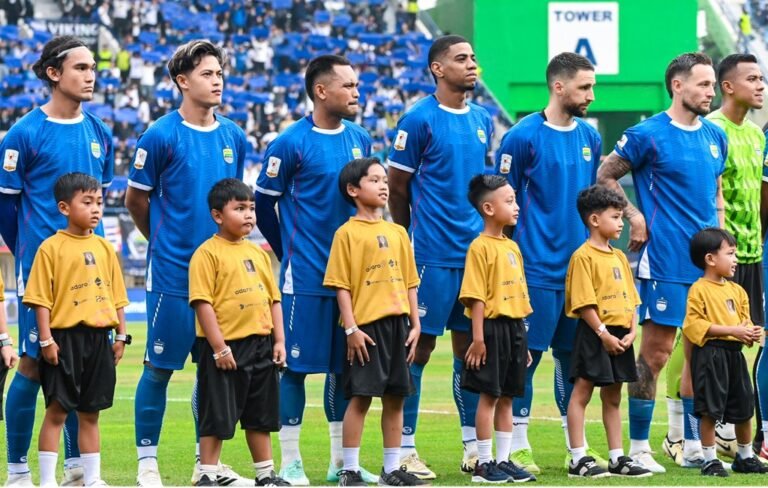Jersey Terbaru Belum Tiba, Persib Bandung Gunakan Alternatif di Playoff ACL 2 2025