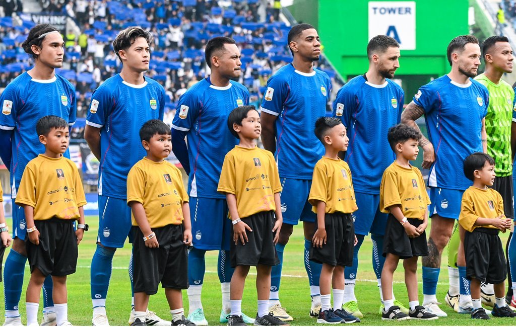 Jersey Terbaru Belum Tiba, Persib Bandung Gunakan Alternatif di Playoff ACL 2 2025