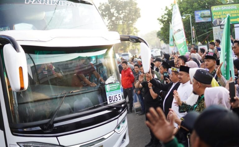 Lepas Jemaah Umrah, Bupati Reynaldy Minta Didoakan Subang Lebih Baik
