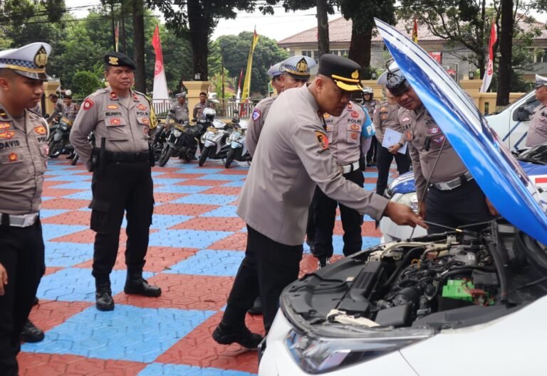Pastikan Kesiapan Sarana, Kapolres Subang Cek Kendaraan Dinas