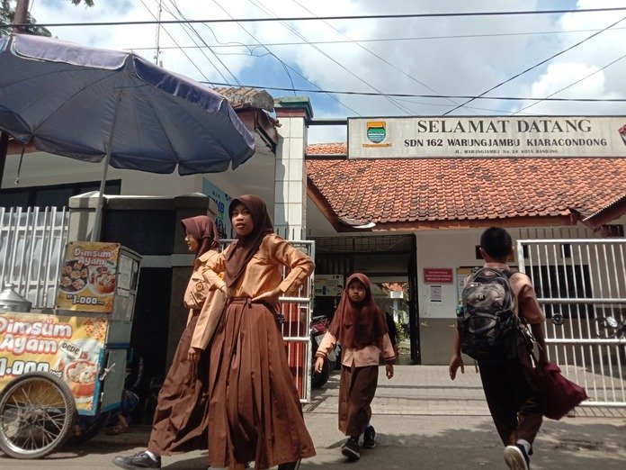 Jam Masuk SD di Bandung Berubah, Dilema Sinkronisasi Durasi Pelajaran