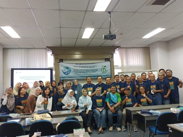 Bekali Keterampilan Praktis dan Produktif, Pegawai ITB yang akan Purnabakti Dilatih Bioteknologi Mikroba
