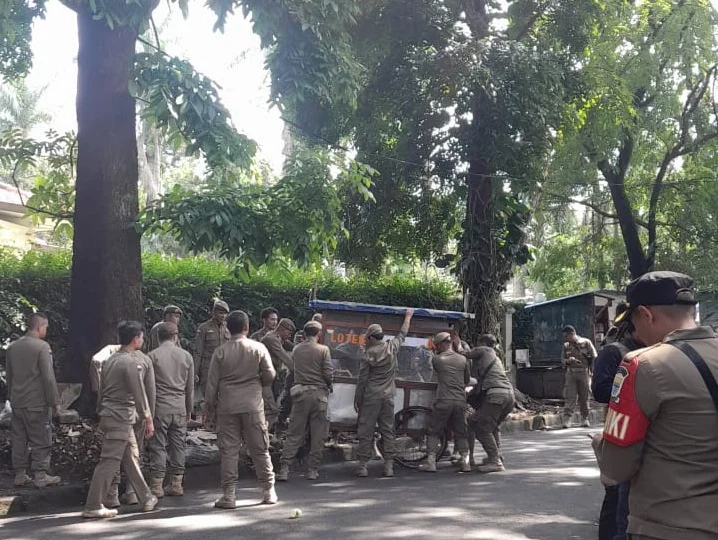 Tindak Tegas Pelanggar, Pemkot Bandung Sidang 40 PKL, Ultimatum Pemilik Bangunan Liar