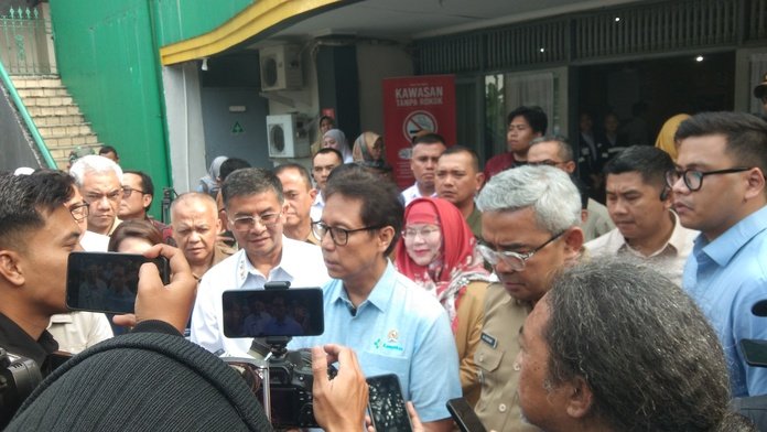 Menkes Tinjau Pelaksanaan Program Cek Kesehatan Gratis di SMPN 5 Kota Bandung