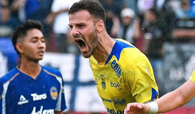 Patricio Matricardi Sesalkan Dua Penalti Gagal Persib Bandung Lawan PSIM