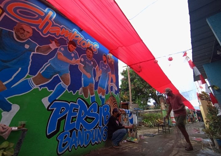 Dekorasi Bendera Merah Putih Sepanjang 100 Meter di Padalarang, KBB Meriahkan Peringatan HUT Ke-80 Republik Indonesia