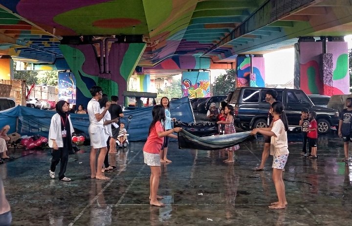 Meriahnya Aksi Anak - Anak di Kawasan Kolong Jembatan Pasopati Kota BandungPeringati HUT Kemerdekaan ke-80 RI   