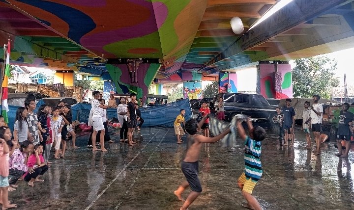Meriahnya Aksi Anak - Anak di Kawasan Kolong Jembatan Pasopati Kota BandungPeringati HUT Kemerdekaan ke-80 RI   


