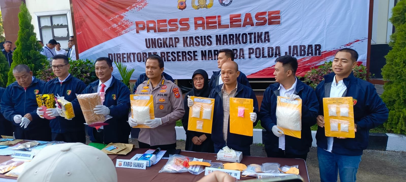 Polda Jabar Ungkap Modus Baru Penyelundupan Ekstasi, Sita 7 Kg Sabu di Cimahi
