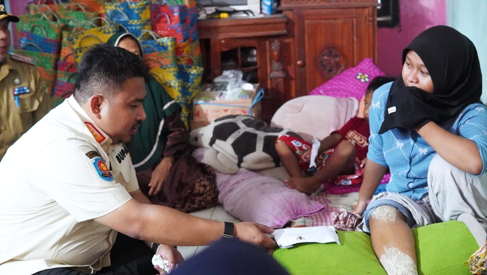 Bupati Subang Reynaldy  Takziah ke Rumah Korban Kecelakaan