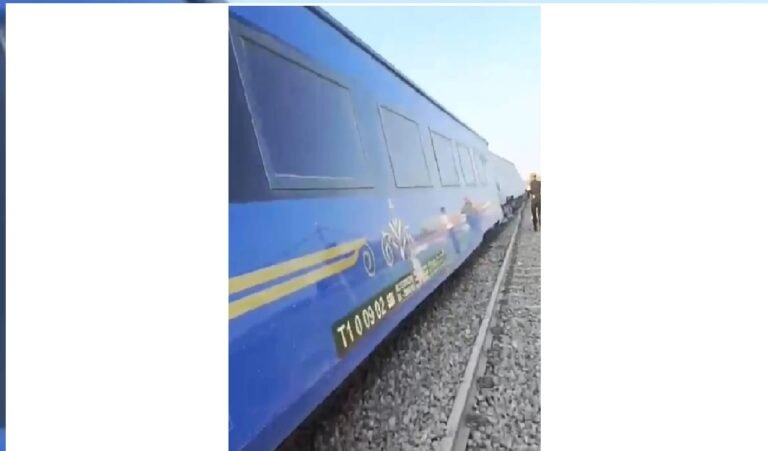 Kereta Api Argo Bromo Anggrek Anjlok di Stasiun Pegadenbaru Subang