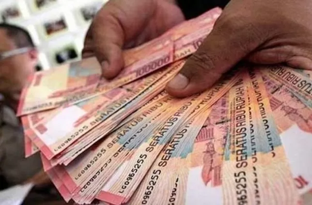 Penyebab Kontras Indeks Menabung dan Indeks Kepercayaan dalam Kelompok Rumah Tangga Berpenghasilan Tertentu