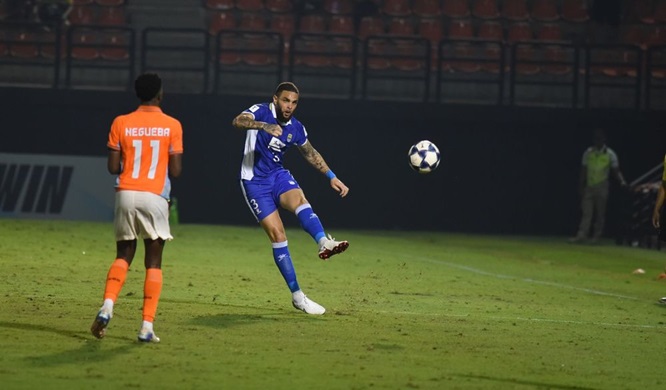 Layvin Kurzawa Mulai On Fire, Kini Malah Cedera dan Terancam Menepi dari Persib Bandung