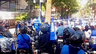 Pesta Juara Persib Sisakan Pecahan Botol dan Sampah di Sepanjang Jalur Konvoi