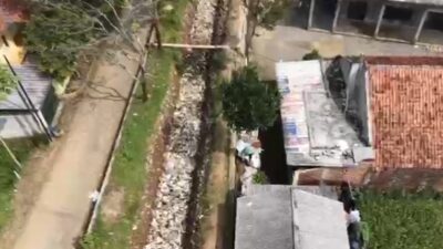 Fungsi Saluran Irigasi Leuwi Kuya Terganggu Sampah