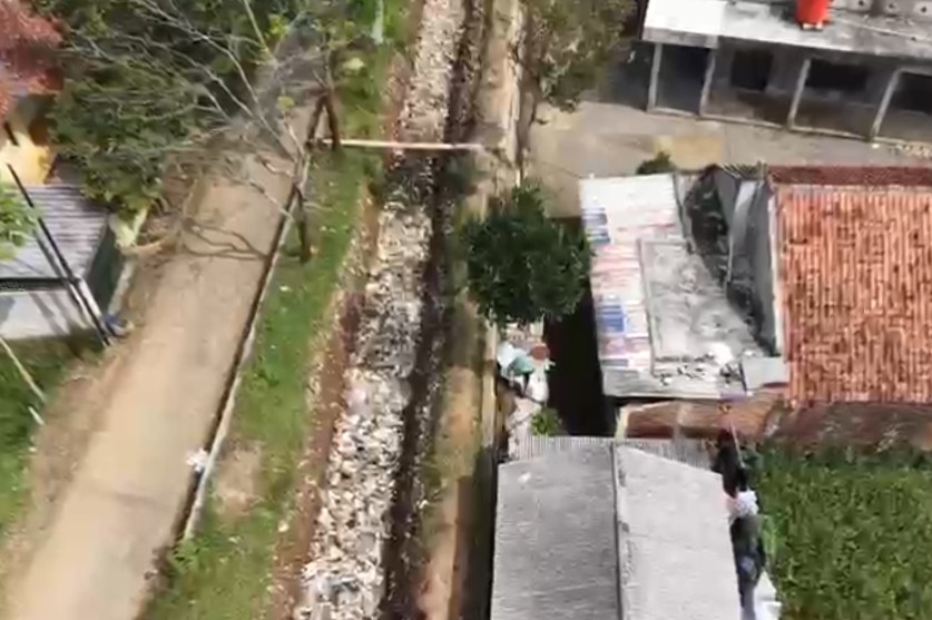 Fungsi Saluran Irigasi Leuwi Kuya Terganggu Sampah