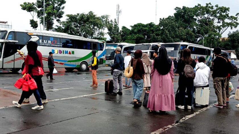 Proyek BRT Bandung Disorot, Pedagang Terminal Cicaheum Minta Kepastian Kompensasi