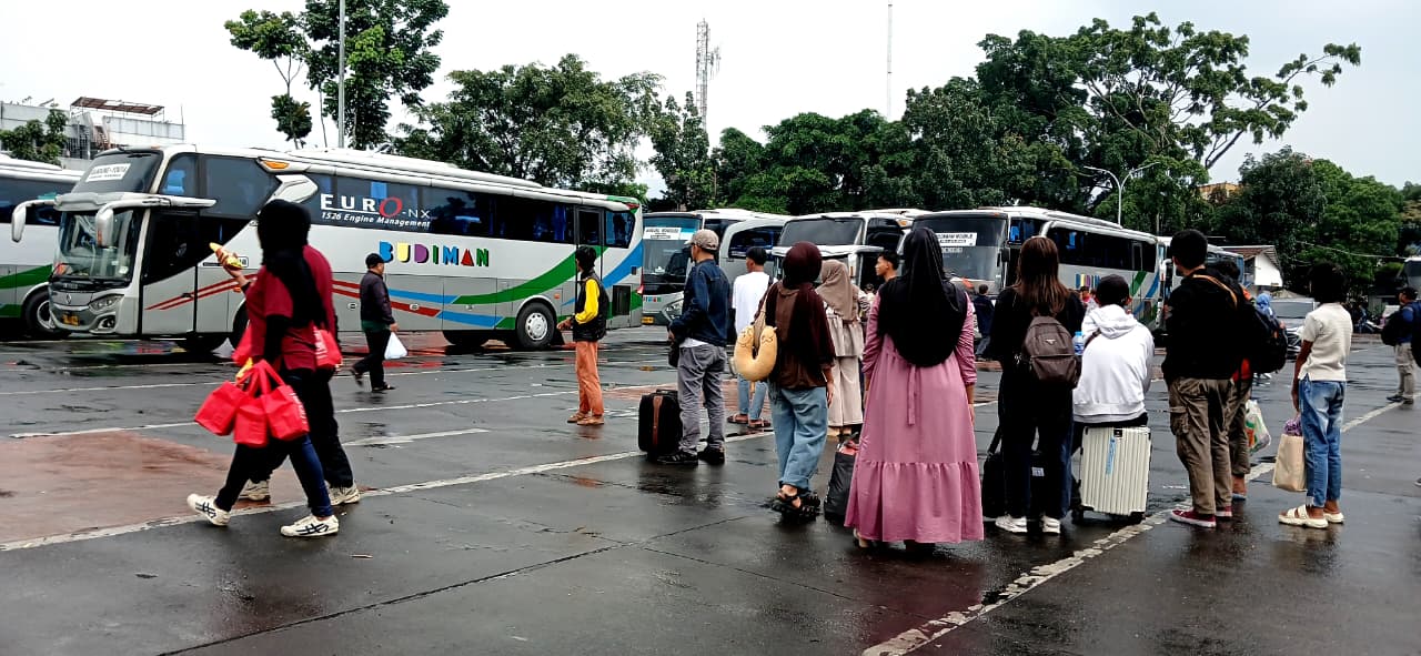Proyek BRT Bandung Disorot, Pedagang Terminal Cicaheum Minta Kepastian Kompensasi