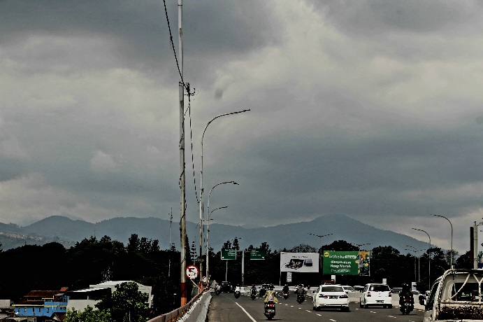 Ayo Jaga Lingkungan dan Periksa Kabel Listrik Saat Cuaca Ekstrem Melanda Bandung