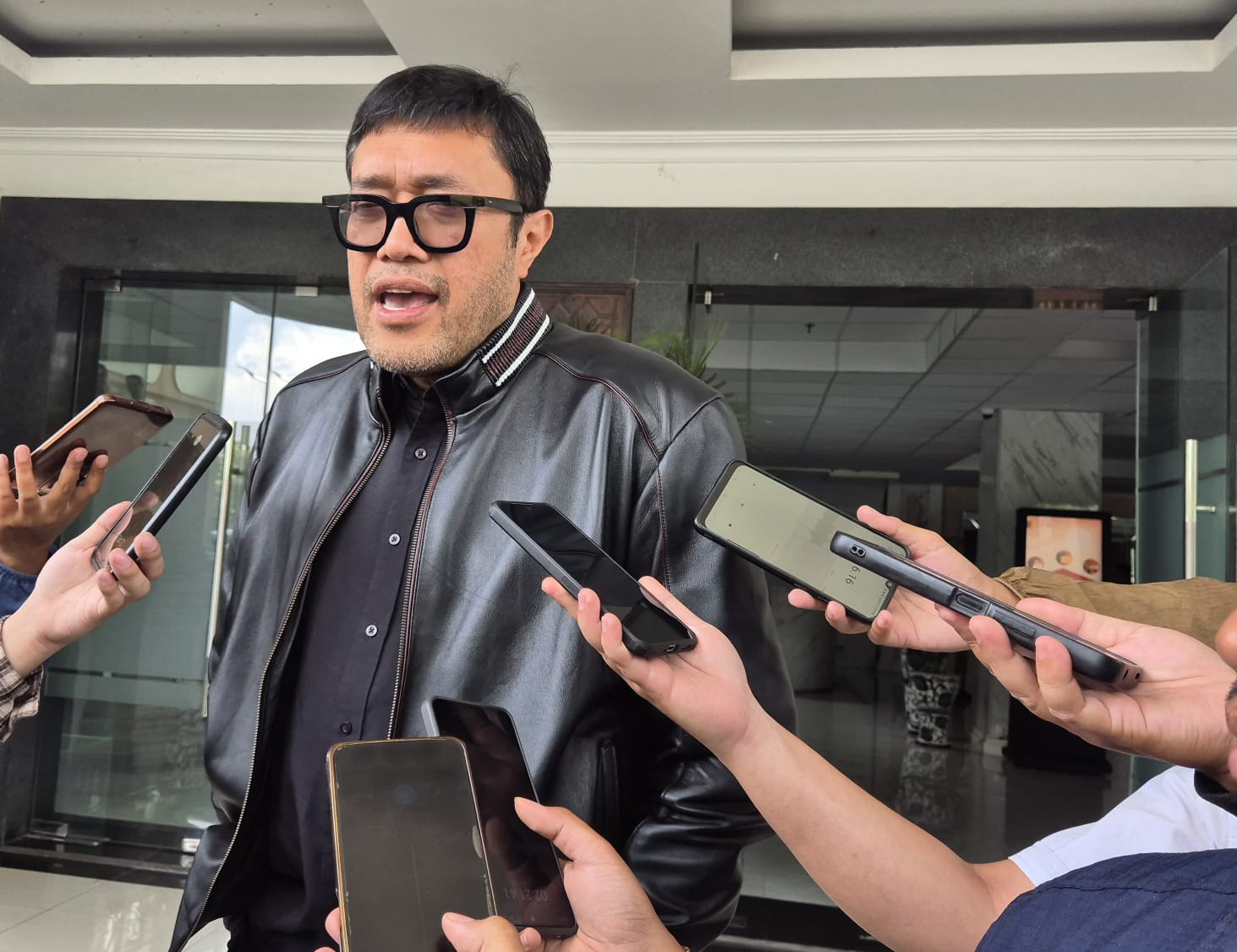 Sikapi Ketidakstabilan Ekonomi, Ono Minta Kader PDIP di Legislatif Restrukturisasi APBD